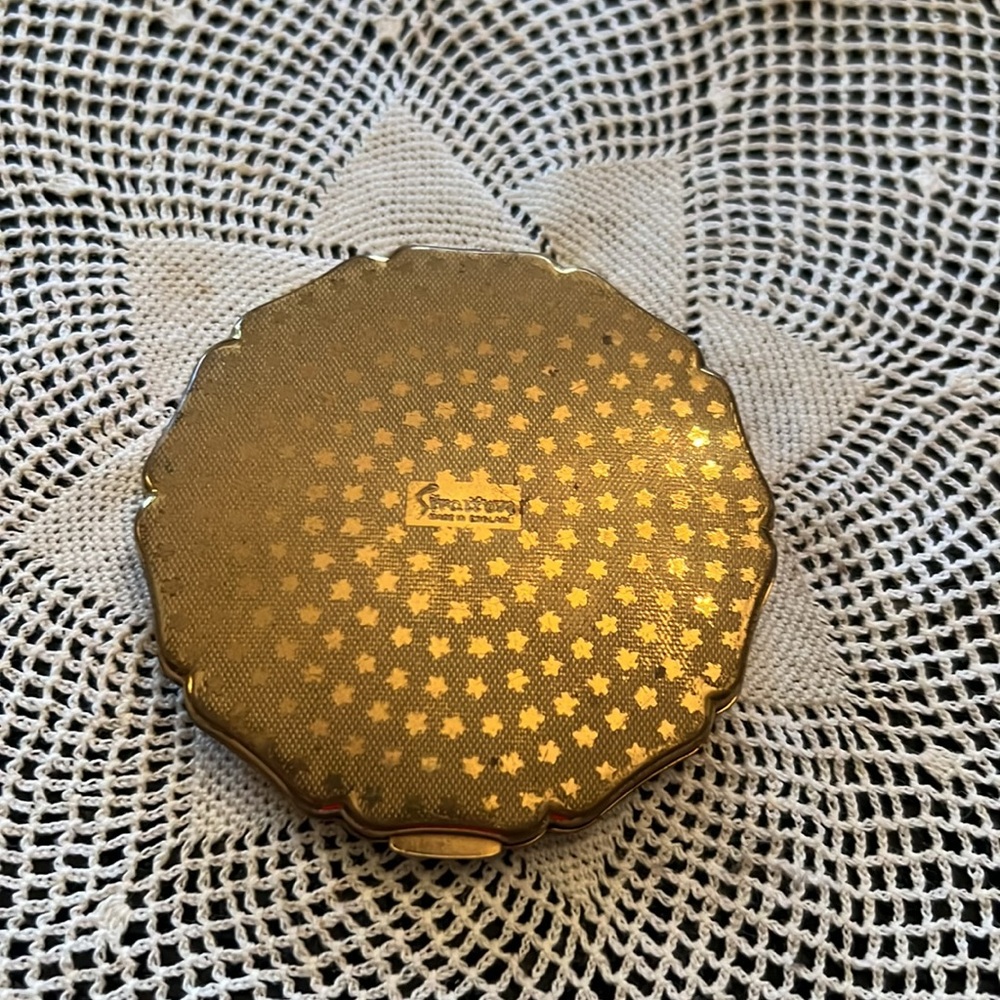 Vintage Stratton Powder Compact - Picture 7 of 9